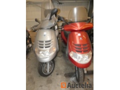 2 Motorcycles for parts Piaggio Hexagon