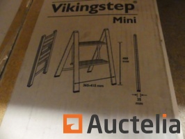 3-stepladders-folding-aluminum-viking-1113536G.jpg