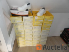 32 Pair of food safety shoes Satexo