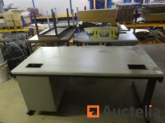 5 Office tables, 3 Tabels various