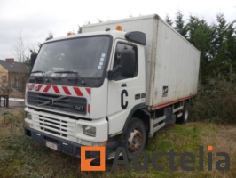 vrachtwagen-volvo-fm-4x2-r-71-busje-2001-173121-km-1139966G.jpg